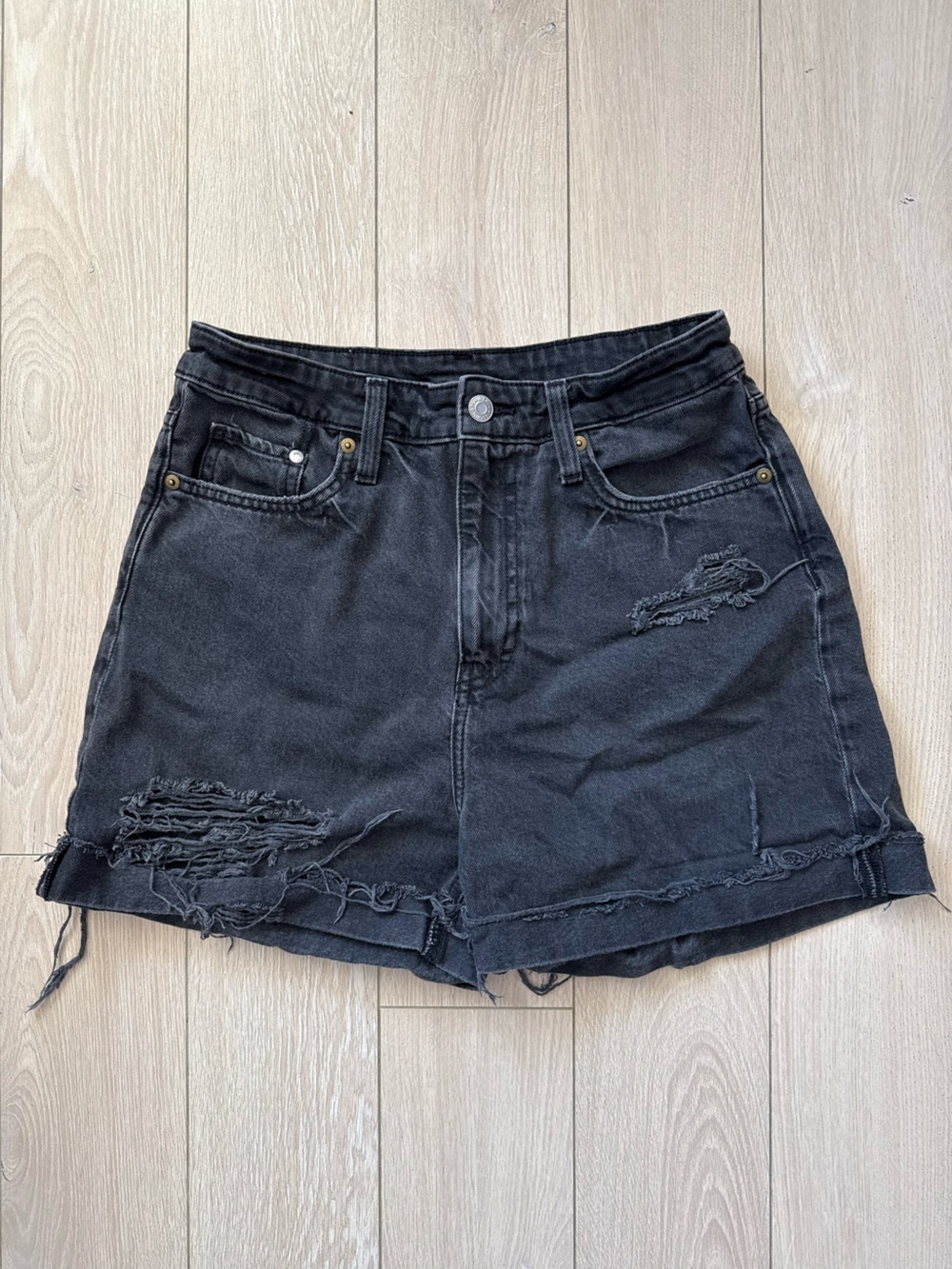 H&M Mom Shorts Ultra High Waist Black Distressed Women's Denim Shorts Size 6